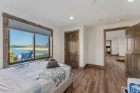 Modern 6BR Lakefront Escape • Private Beach • Sleeps 20 • Pets+ • Dells 30min
