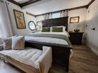 Lake Greenwood Lodge-Main House and Guest House- Boats and Pups Welcome