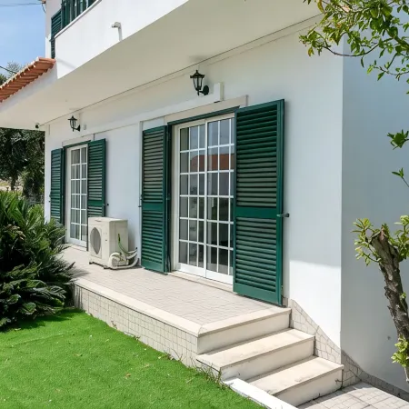 7min to the beach & 23min to Lisbon city, offering convenience & coastal charm