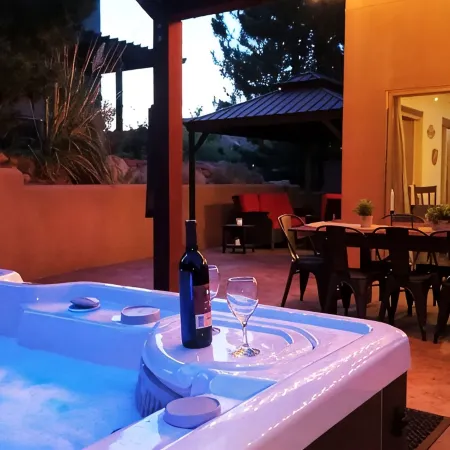 SG1 Stunning Views + Private Hot Tub - Charming Moab Retreat - Near Arches Park