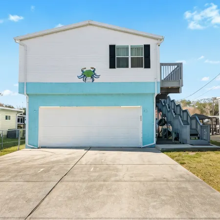 Waterfront: Jacuzzi, SUP, Kayaks, Big H2O Mat, Fun Room, Ping Pong, Dock & Canoe