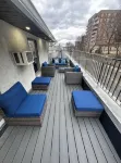 Deluxe 3-Bedroom Apartment with on-Site Parking - Wifi