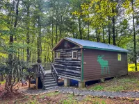 Cozy Couples Cabin, 10 min from West Jefferson