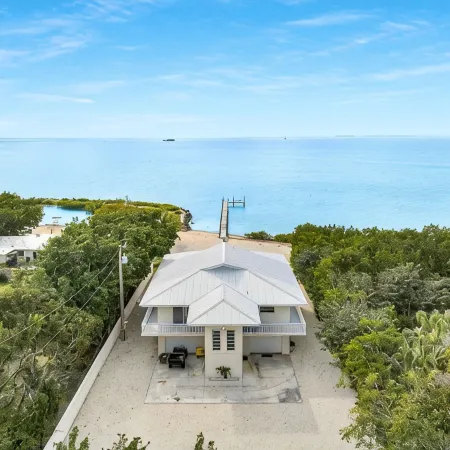 Oceanfront Oasis: Dockside Bliss