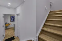Luxury : Cozy| Modern| Clean| Spacious| easy Access to major routes in Calgary
