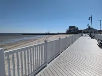 Bayfront 3 Bedrooms House with Huge Deck /Private Beach/Beach House Sleeps 6 Ppl