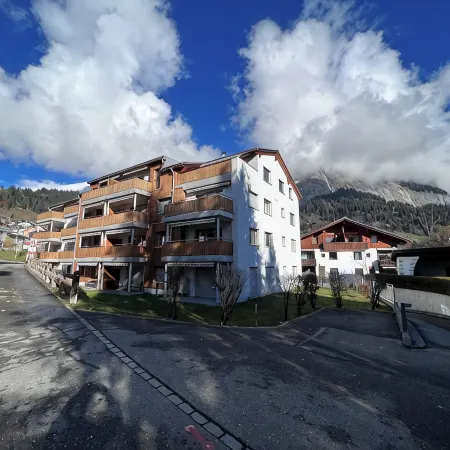 2 Bed 2 Bath, Bright, spacious, central apartment in Flims 5min walk to gondola Отели в г. Флимс