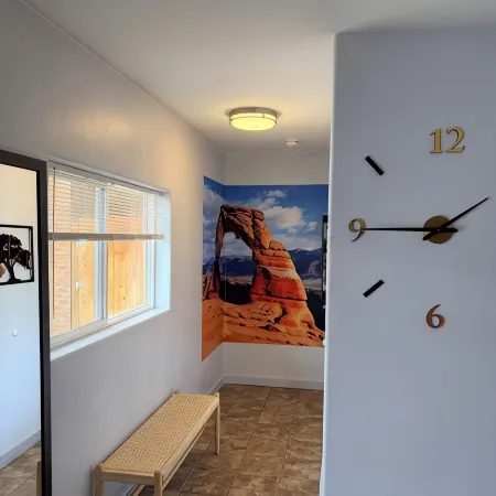 Cozy apartment in charming Moab Downtown with kitchen and great fruit backyard,