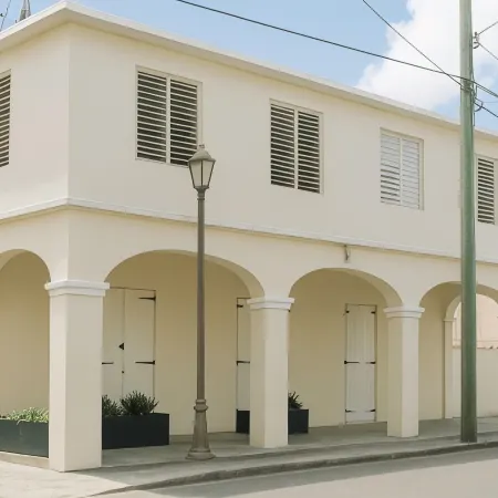 Town Treasure - King Bed - Walkable - AC