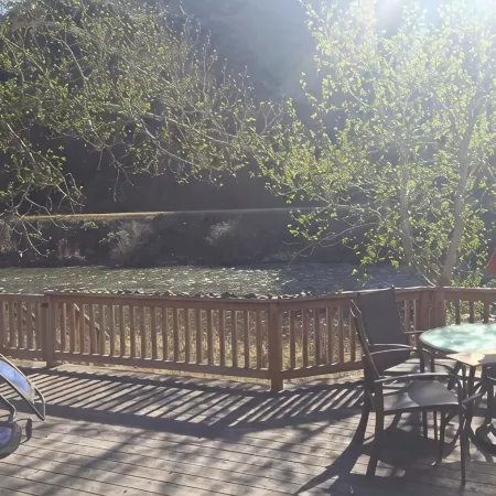 Comfy, charming cabin on the Salmon River a few miles from Gold Bug Hot Springs