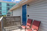 "Sand Dollar Suites" Suite 6: A Short Stroll from Our Sandy Shores! - 2 tähden