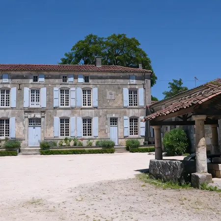 Holiday rental house with farmyard and garden near Cognac.