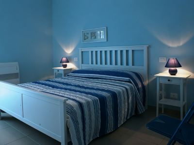 Marigrè: A Beautiful Beach House with a Solarium, Wooden Walkway, Sun Deck, and Garden.