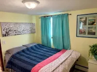 Cozy Coastal Hideout w/ Free Parking, BBQ and Outdoor Shower - Apartments