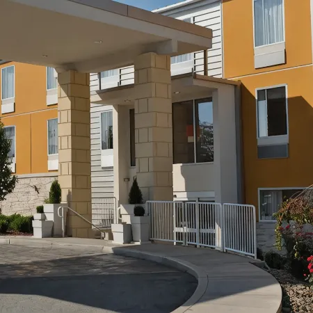 Holiday Inn Express PITTSBURGH E - WATERFRONT DR by IHG Отели рядом с достопримечательностью «Сквиррел Хилл»
