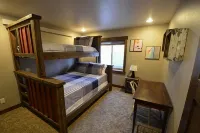 ShadyPines Cabin In The Black Hills w/Hot Tub & Centrally Located to Attractions