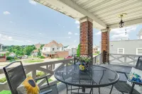 The Big House, Historic 4-Bedroom Home With Custom Art And Dedicated Workspace - Homestays