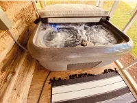 Charming and modernized 1800's Creekside Cabin w/Hot Tub and 5 minutes to I-77 - Chalets
