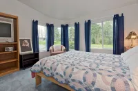 Water View Home, and private beach access, Quiet with Nature trails - Beach