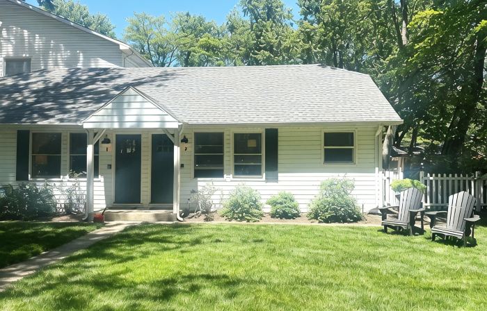 1 bed/1 bath, 1.5 blocks to beach/town, dog friendly