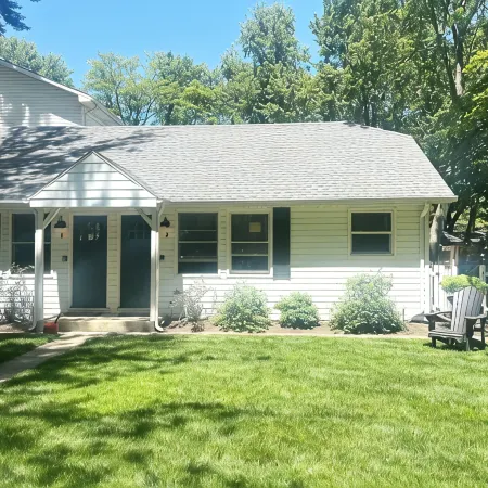 1 bed/1 bath, 1.5 blocks to beach/town, dog friendly