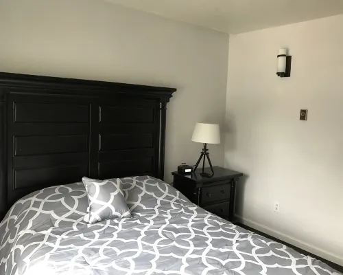 Price Reduction! Spotless Modern Condo, Everything new! Close to slopes! Hotels in Angel Fire