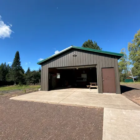 Cozy 1-bedroom cabin with AC, WiFi & garage in charming Ironwood