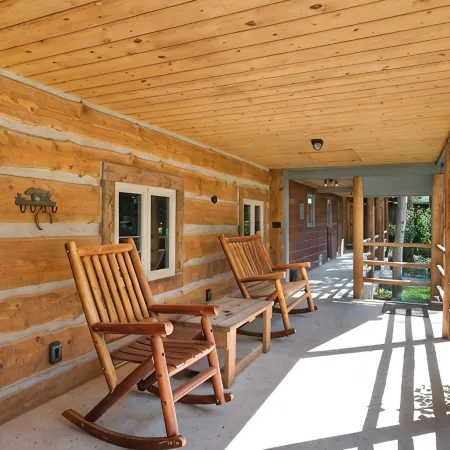 Gardiner Getaway: your cozy cabin near Yellowstone National Park! [Unit 2]