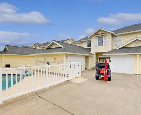 Top Rated!!  Poolside Ground Floor Master Br Walk to New Brewsters & the Beach