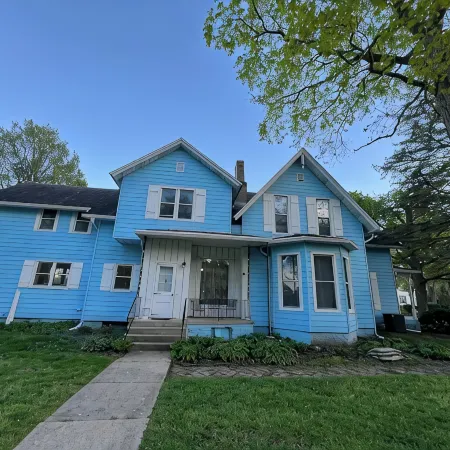 Magnificent Riverfront Victorian House steps from downtown Ottawa !