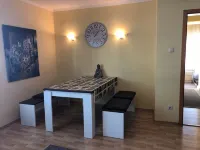 Ferienhaus für 6-8 Personen - Zentral und Sehr Geräumig mit Überdachter Terrasse