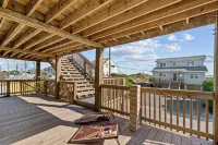 Oceanside Haven:- Home Steps to Beach w/ Massive 2 Story Deck & Hot Tub! - Jacuzzi