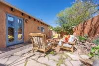 Stunning Artful Adobe - Super Walkable Location - Kitchenette