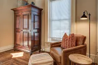 Historic 1880 1-Bedroom Downtown Apartment - 3-Star