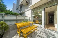 Luxury 3 Bedroom Townhome in Downtown Vancouver with Rooftop Patio - Bungalows
