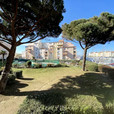 Apartment, swimming pool, park, 2 bedrooms and sleeping area, 6 adults, double terrace