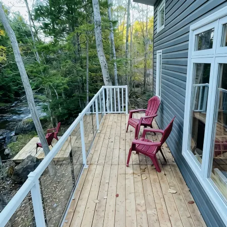 Riverfront Cottage that offer Incredible views, is pet friendly and private