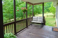 The Retreat in the Woods, Travelers Rest, SC - 컨트리 하우스