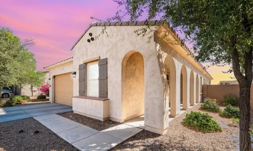 Spacious 4-bedroom house with Pool, WiFi and AC in brilliant Buckeye - Pools