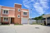 Casa Diez · Beachsteps Townhouse w/Pool- Seven Seas - Beach
