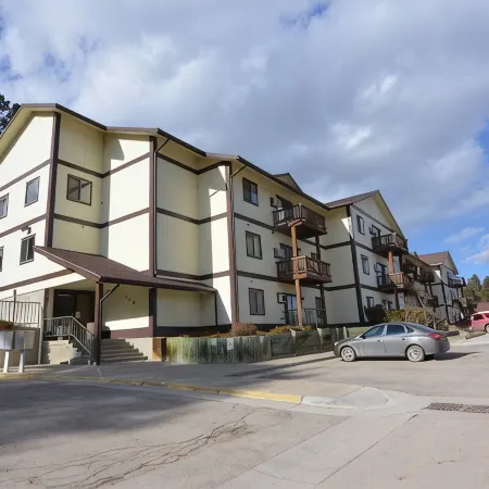 Black Hills Bliss: Fully Remodeled Modern Condo Отели в г. Лидс