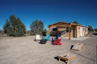 Desert Retreat-Charming 2-bedroom house with a View - Boutique