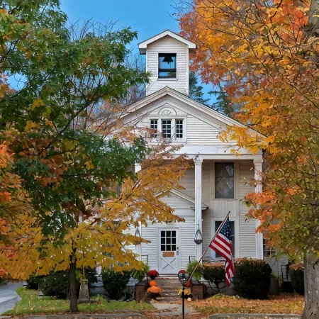 Fountain View I -Charming historical building in the heart of downtown Wellsboro
