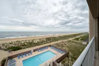 Oceanfront condo - sunrise views, direct beach access & pool - con encanto