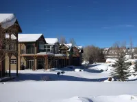 2 Kg Beds+ Walk to Ponds, Pool, Hot Tub&River. Short Drive to Rmnp & Winter Park - Wifi