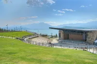 Luxurious Lakefront Haven - Prime Ski Access & Majestic Mountain Views!
