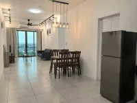 Bahagia Family House in Meritus - balcony