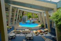 Glenstone Lodge - Rooftop Pools