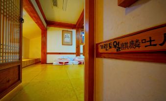 Jeonju Gwigeoraesa Hanok Stay