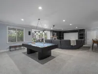 Luxury - 6000sqft- Sleeps 22+ Basketball, Billiards, Theater, Game, PrincessRoom Hotels in Layton